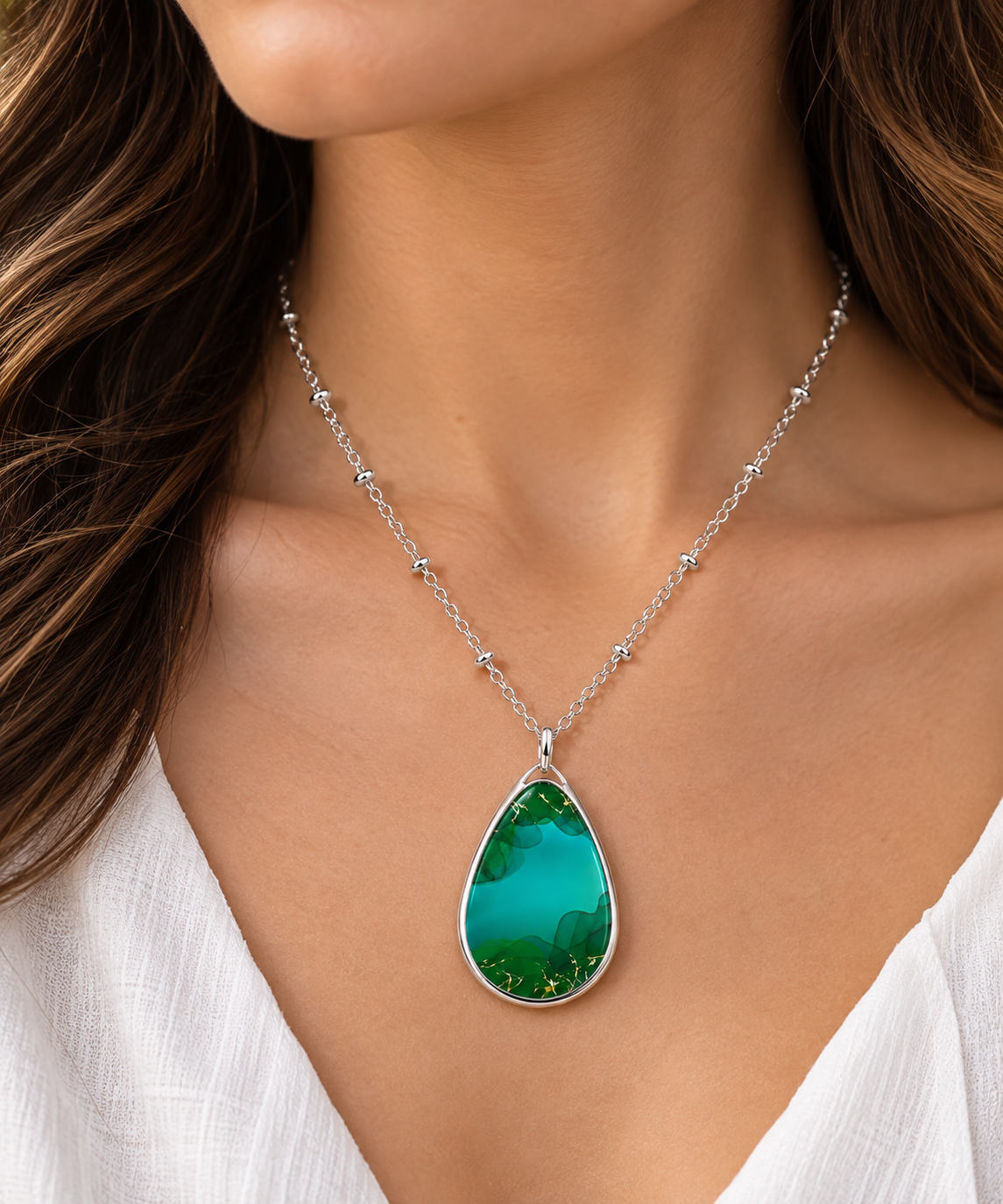 Elegant Emerald-Inspired Teardrop Pendant Necklace