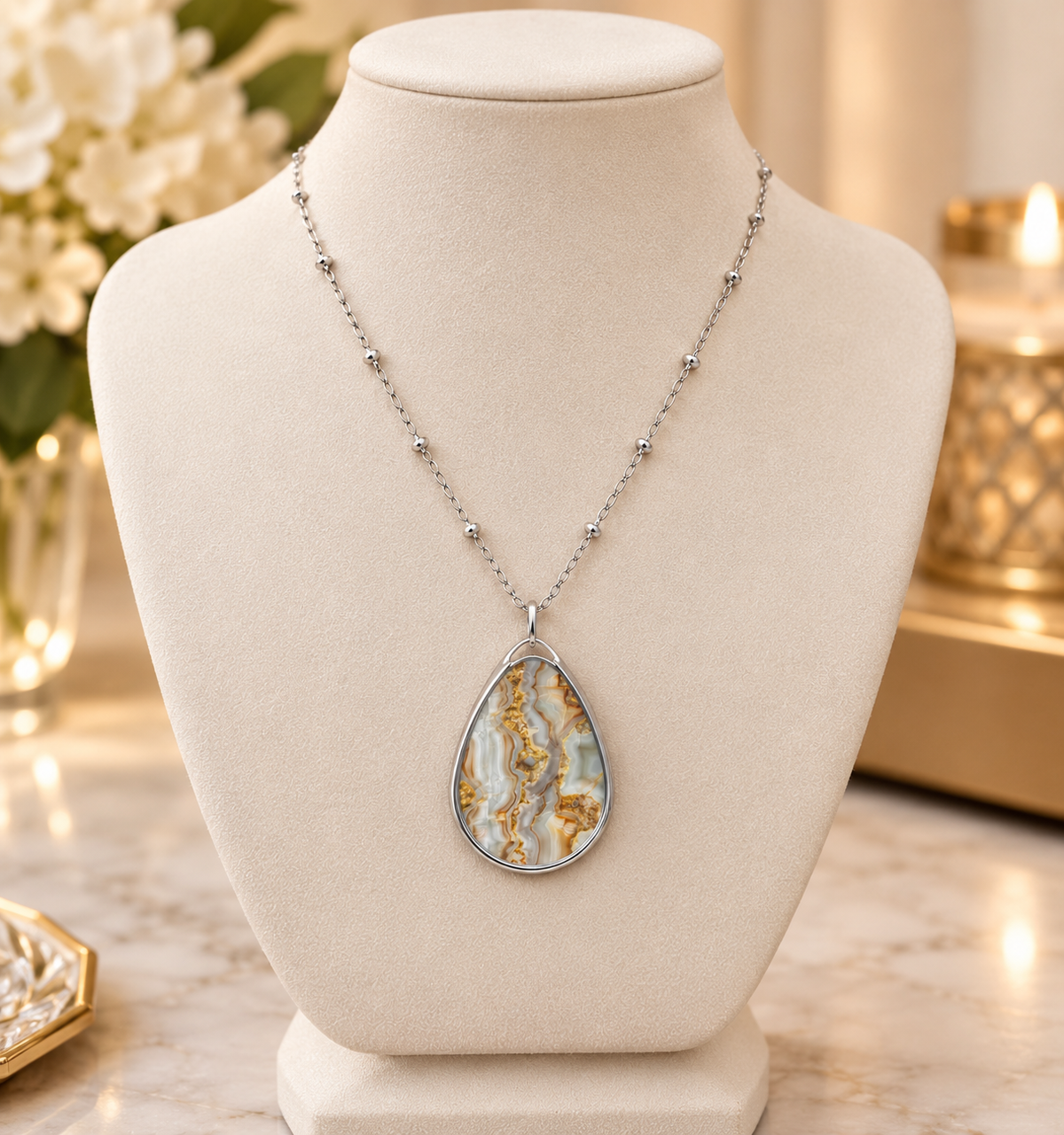 Elegant Cream & Gold Agate-Print Teardrop Pendant Necklace
