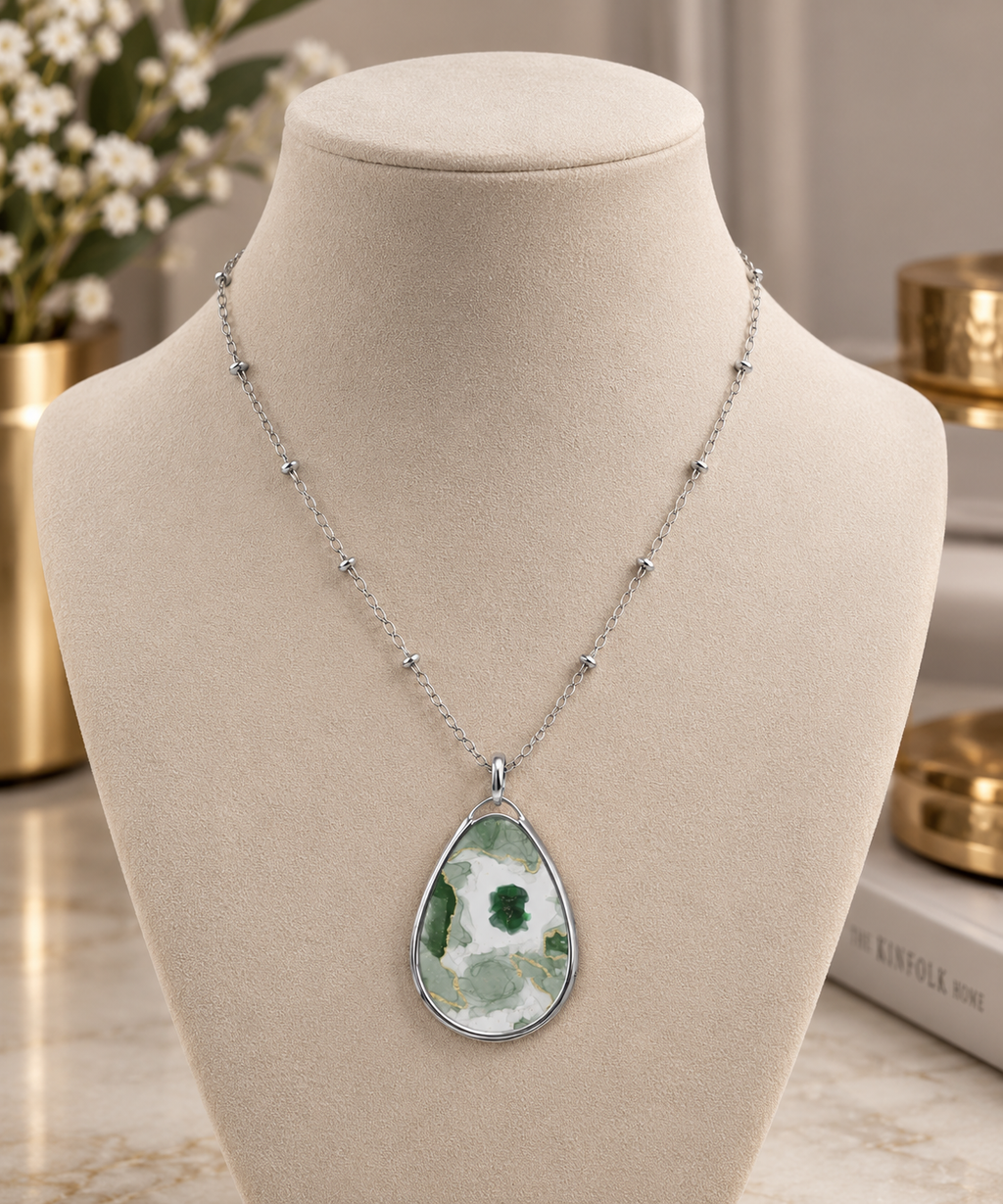Elegant Green Marble-Print Oval Pendant Necklace